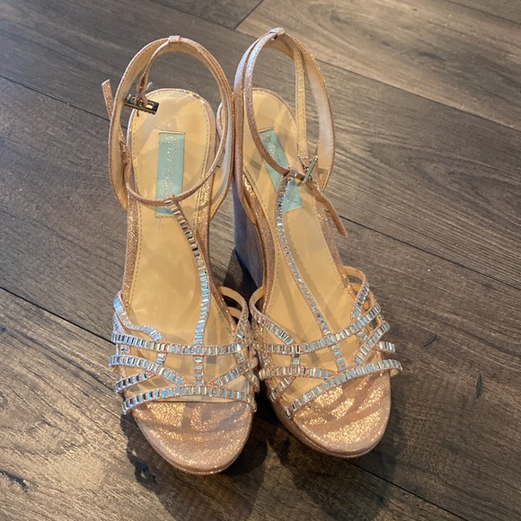 Blue by Betsey Johnson Ember Wedges Champagne - Picture 9 of 9